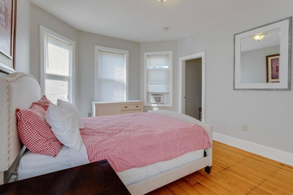 New! Boston Condo Near Mbta, 3 Mi To Fenway! Екстериор снимка